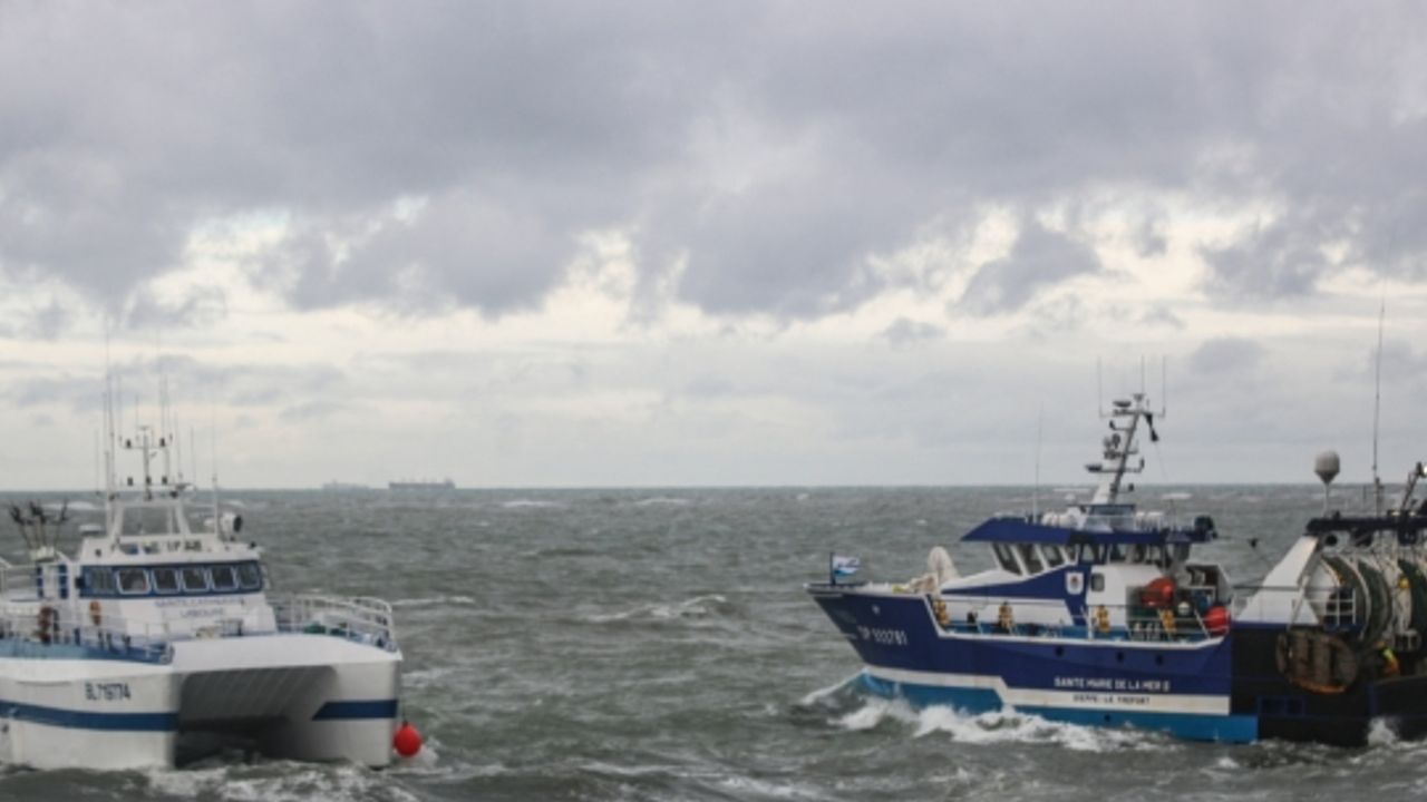 Fransa balıkçılık krizi ile ilgili İngiltere'ye 10 Aralık'a kadar süre verdi