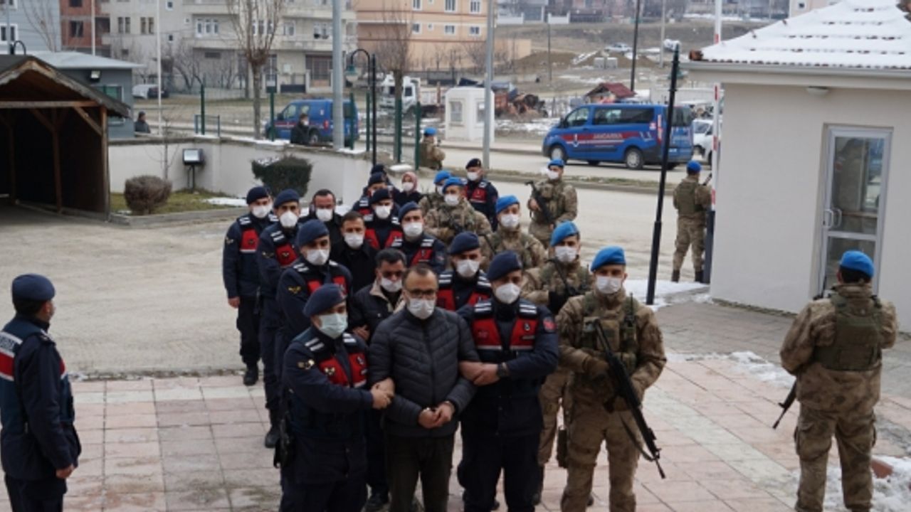 Kastamonu'daki FETÖ operasyonunda gözaltına alınan 14 şüpheli adliyede