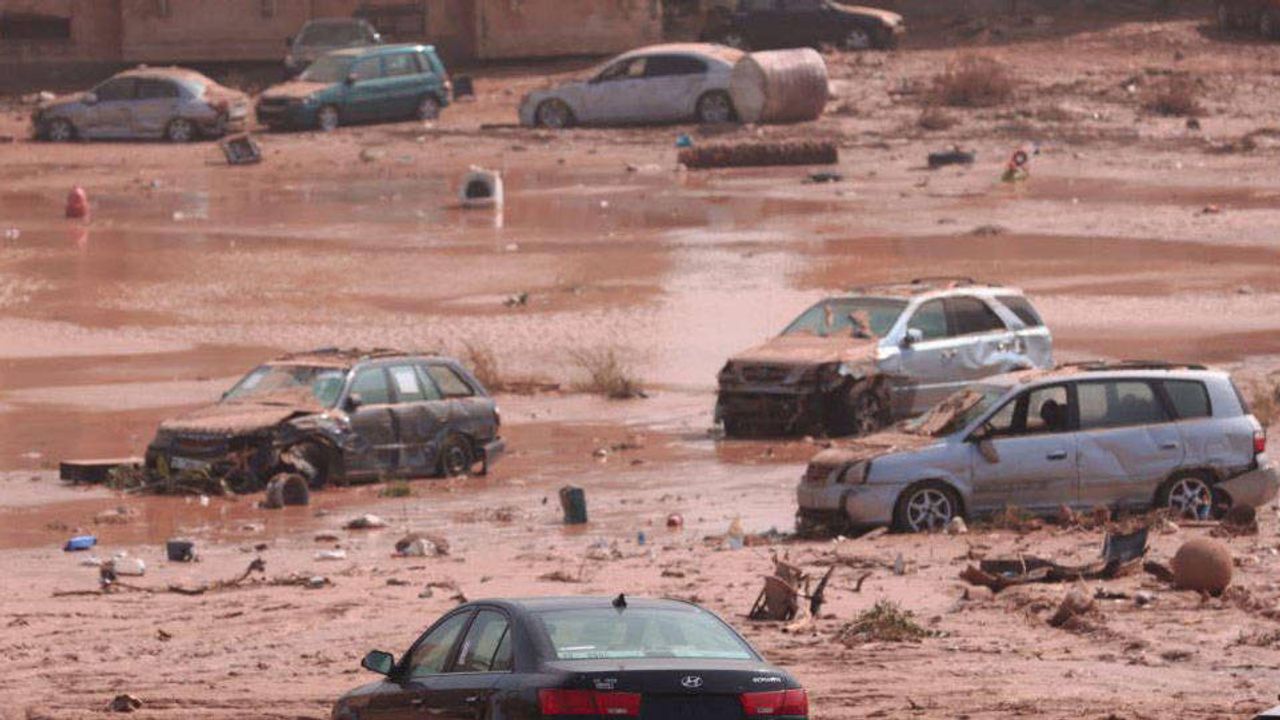 Libya'da sel felaketi: Harabeye dönen Derne şehrinde 2 binden fazla bina yıkıldı