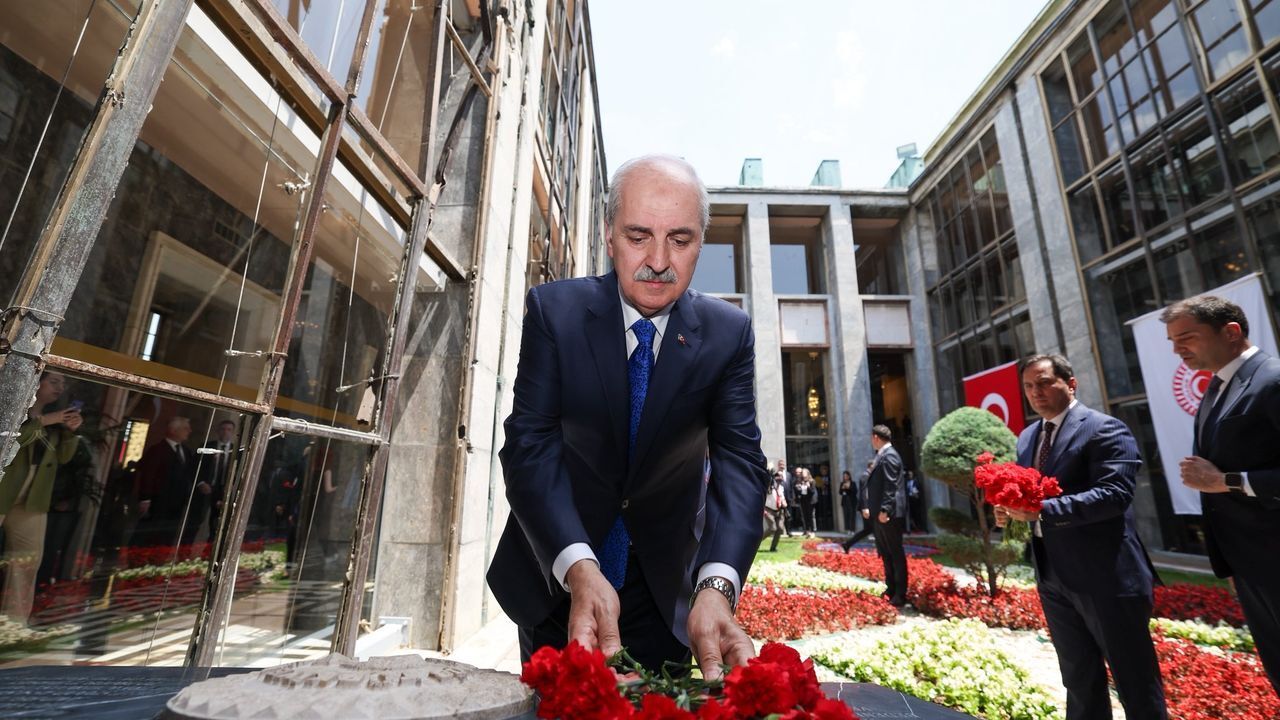 Kurtulmuş, Meclis'te bombalanan alanlara karanfil bıraktı