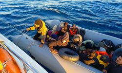 İzmir açıklarında 27 düzensiz göçmen kurtarıldı
