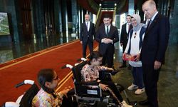 Cumhurbaşkanı Erdoğan'dan iki engelli çocuğa akülü tekerlekli sandalye