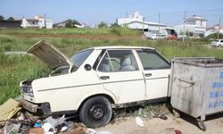 Antalya’da Fiat Tofaş marka otomobil çöpe atıldı