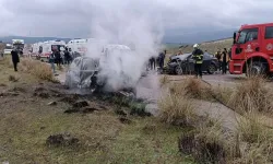 Gaziantep’te otomobil-hafif ticari araç çarpıştı: 2 ölü, 2 yaralı