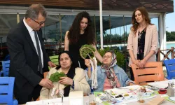 Bursa Osmangazi'de alzheimer hastaları için Anneler Günü kutlaması