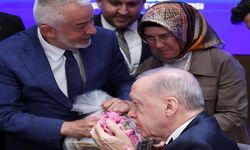Başkan Başdeğirmen’den Cumhurbaşkanı Erdoğan’a gül takdimi