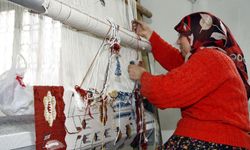 Beypazarı Halk Eğitim Merkezi'nde yüzde yüz kök boyalı kilimler dokunuyor