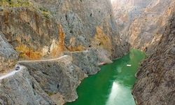 Etrafı dağlık ortası bağlık "İrem Bağı" Erzincan