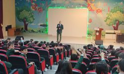 Gazeteci-yazar Metin Özmen 150. konferansını Bitlis'te verdi