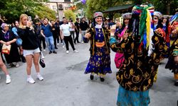 Halk Dansları Festivali sokaklara taştı