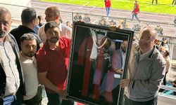 İş insanı Ukay'dan Eski Millî Eğitim Bakan Hüseyin Çelik'e Vanspor forması