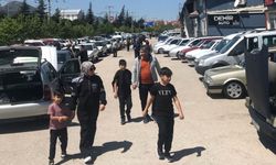 Isparta araba pazarı tıklım tıklım: Her hafta yoğun ilgi görüyor