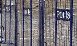 İzinsiz gösteride pankart taşıyan 3 kişiye 4 yıla kadar hapis talebi