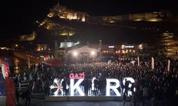 Kars Bedesteni’nde Hasan Koçak, Gençlik Konseri'nde sahne aldı