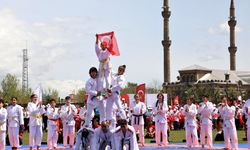 Kars'ta 19 Mayıs Gençlik ve Spor Bayramı coşkuyla kutlandı