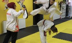 Kars'ta genç kızlardan taekwondo sporuna büyük ilgi...