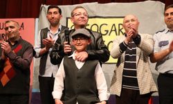 Kars’ta “Otogargara” Tiyatro oyunu seyircisiyle buluştu