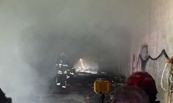 Kayseri’de mobilya deposunda yangın: Polisi̇n duyarlılığı felaketi önledi