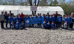 Minik eller toprakla buluştu: Selim’de fide dikimi etkinliği