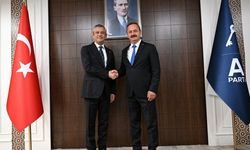 Anayasa tartışmaları siyasetin gündeminde: Ağıralioğlu ve Özel'den açıklamalar