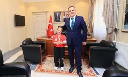 Down sendromlu milli sporcudan Vali Akbıyık'a ziyaret