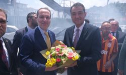 Fuat Köse Giresun'a Gelen Dr. Fatih Erbakan'ı Çiçekle Karşıladı