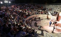 İzmir Efes Amfi Tiyatro,'ta sanat ve dayanışma