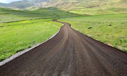 Kars Valisi Ziya Polat, Kağızman’daki yol çalışmasında; "Yol, medeniyettir" dedi