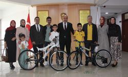 Karslı öğrencilerden büyük başarı: Bursluluk sınavında Türkiye birinciliği!