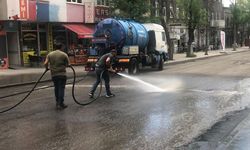 Kars'ta cadde ve sokaklar yüzey temizleyiciyle yıkanıyor
