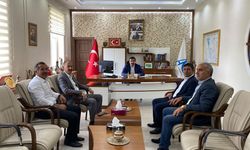 Kaymakam Akköz, Protokol üyeleri ve siyasi parti temsilcileriyle bayramlaştı
