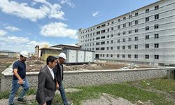 Kaymakam Enis Aslantatar, Sarıkamış’taki KYK yurdu inşaatını yerinde inceledi