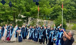 Şalpazarı Anadolu Lisesi 9. Mezunlarından 29 öğrenci kep fırlattı