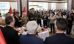 Siirt’te bayram coşkusu: Protokol ve vatandaşlar bayramlaştı