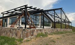 Susuz Şelale Kafe Restoran’da iyileştirme ve cam balkon çalışmaları başladı