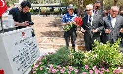 Adana Valisi Yavuz Selim Köşger, 15 Temmuz şehitlerinin kabrini ziyaret etti