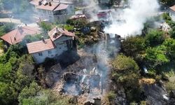 Akseki'de yangın evlere sıçradı: 3 ev zarar gördü