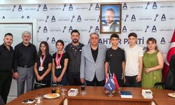 Başkan Tanrıtanır, Türkiye Ferdi Kick-boks ve Türkiye atletizm şampiyonlarını ağırladı
