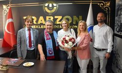 Sanatçı Türüt TDF Trabzon Şubesini ziyaret etti