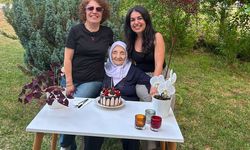 Torun Elif’ten anneanne’ye 93'üncü yaşgünü sürprizi