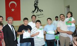 Sarıkamış’ta Yaz Spor Okulu sporcularına forma ve şort desteği yapıldı