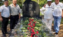 Şemsi Denizer, kabri başında anıldı