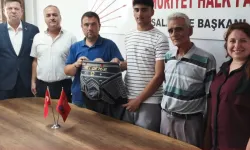 CHP İpsala’dan genç pehlivana kıspet hediyesi