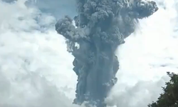 Semeru Yanardağı'nda art arda iki patlama