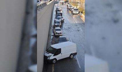 Ankara'da altgeçit dondu! 23 araç birbirine girdi!