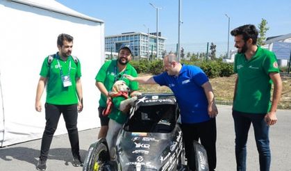 Bakan Mustafa Varank Binek Otonom Araç Yarışması’nda gençlerle bir araya geldi
