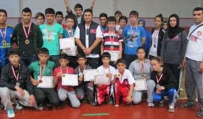 Derbent Gençliksporlu Sporcular Madalyaları Topladı 