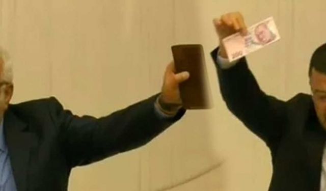 CHP'li Veli Ağbaba cüzdanını Meclis kürsüsünde unuttu! AK Partili Elitaş'ın açıklaması bomba