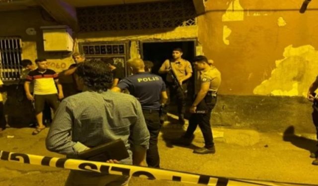 Adana'da evlerinde silahlı saldırıya uğrayan 2 kişiden 1'i yaşamını yitirdi