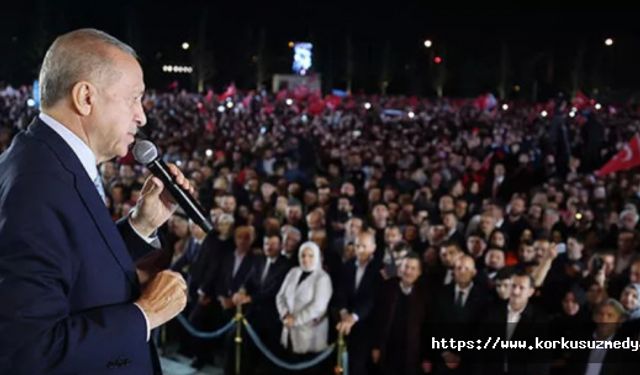 Cumhurbaşkanı Erdoğan'dan balkon konuşması! '85 milyonun tamamı kazanmıştır'